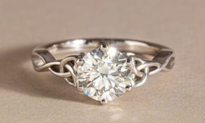 Round Diamond Engagement Ring